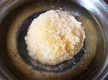 step3: 雪耳以冷水浸15分鐘
