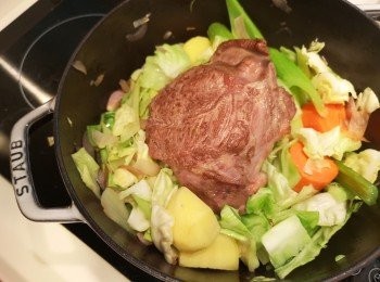 step5: 之後放入牛臉頰。