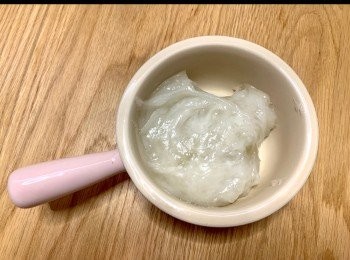 step3: 倒入平底盤，微微按壓令表面平整，室溫放涼凝固