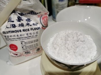 step1: 先量好100克糯米粉