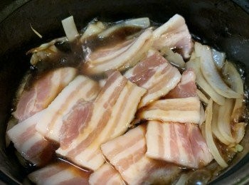 step4: 洋蔥切絲，備用。