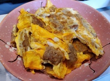 step7: 亦可以煎香後加蛋煎香成午餐肉煎蛋的一款餸