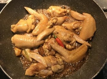 step9: 拌炒均勻煮滾，加入1/3杯水；