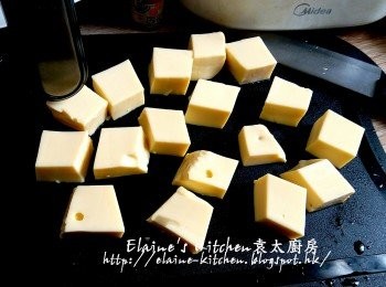 step5: 蒸好的雞蛋豆腐靜待10分鐘後切粒