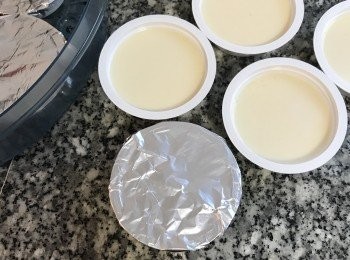 step10: 用鋁箔紙蓋住布丁容器；