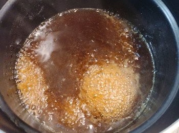 step4: 將<span class="group_3">南蠻汁</span>材料煮滾後放涼備用。