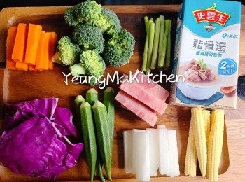 step1: 預備材料。蔬菜分別洗淨，切小件。