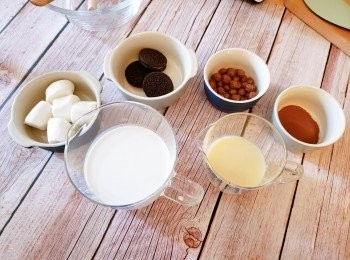 step1: 將淡忌廉打發1分鐘 ，加入煉奶一齊打發成幼滑Cream狀，就會變成軟雪糕，👉自由選擇手動/電動打蛋器/廚師機打發