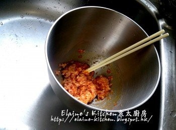 step2: 最後加入雞蛋黃拌勻備用
