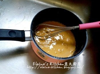 step4: 再加入牛奶及雲呢拿油拌勻備用