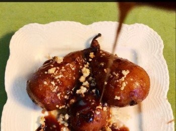 step7: 梨子冷却後，然後在梨上倒上一點糖漿，最後在梨子上撒些碎糖便成。



想知道我更多食譜，可去我Facebook， 專頁。

https://m.facebook.com/carlineki/