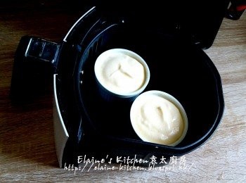 step9: 放入焗杯內 , 再放入AF炸籃內 , 溫度調至180C , 時間調至8分鐘至脹起