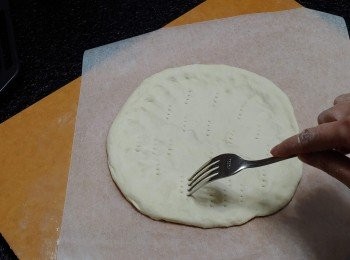 step9: 用叉刺上密集小洞