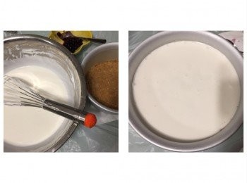 step4: 將一半Cream Cheese糊倒入已放餅底的模內，鋪平，放blackcurrants，再倒入餘下部份，放冰箱半小時