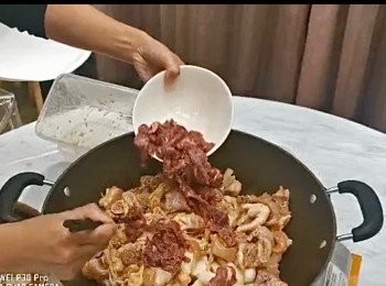 step11: 放蝦及蟹（其他海鮮可以一面食一面放）