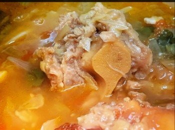 step9: 喜歡濃郁一點可加入罐頭番茄或茄膏調至喜愛的味道。