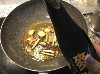 step6: 加入純釀造醬油；