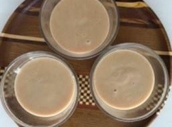 step6: 弄好的⑤倒在盤子裡, 用保鮮膜包起來放在冰箱裡