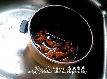 step7: 用高速鍋製作時間只需30~40分鐘即成茶香豬軟骨(如用明火 , 用中火煮滾後蓋上蓋轉用慢火炆1小時再熄火焗30分鐘)