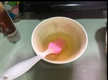 step2: 白醋加熱，之後加入蜜糖