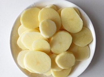 step2: 薯仔切片備用