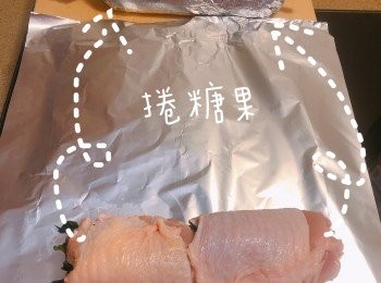step5: 用錫紙緊緊捲起。好似捲糖果/燒烤粟米