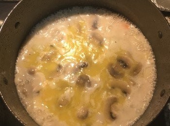 step11: 加入3杯水煮滾後試湯汁味道並調整。