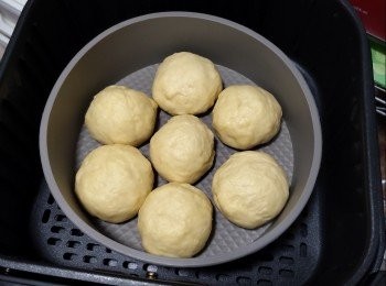 step4: 發酵完成，以150度焗10分鐘，表面搽牛油/蛋黃，再140度焗6-8分鐘，完成。