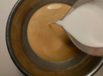 step5: 將②慢慢地倒在⑤裡面攪拌