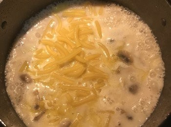 step12: 倒入通心麵拌勻，