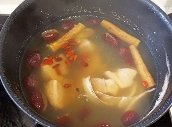 step4: 再以大火煲10分鐘，轉慢火煲1-2小時即成！