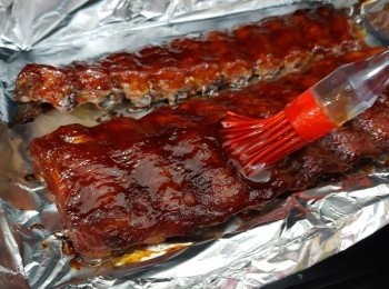 step9: 將焗爐升溫至200度； 再焗約10分鐘;  補一層BBQ醬 ; 繼續烤焗數分鐘至邊位微焦便可出爐