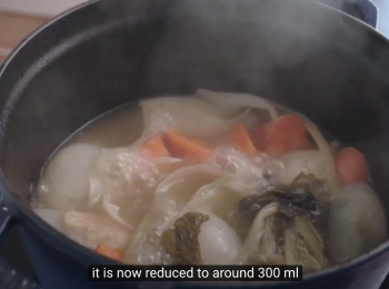 step7: 準備好的蔬菜高湯，可以調味