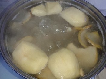 step7: 把所有湯料放入煲內，大火煲滾後便轉中火，煲1.5-2小時便可。