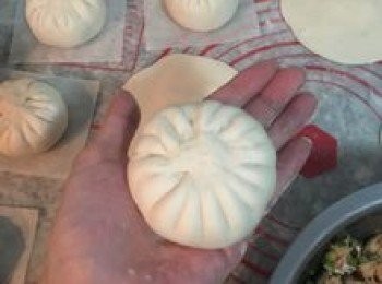 step17: 將肉餡包起來，包法其實很隨興，只要開口要捏緊就好。