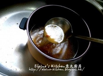 step6: 完成後將<a href="https://bit.ly/3EZL8dD" target="_blank" data-keyword="雞胸" class="guide-link"><strong>雞胸</strong></a> <span style="display:inline-block;vertical-align:middle;margin-top:-3px;color:initial;border-radius:3px;padding:2px 3px;font-size:12px;line-height:14px;background:#87d300;color:#fff;">即買</span> 殼盛起 , 將雞肉起出放回煲內拌勻即可 (可自行加少許鹽調味)