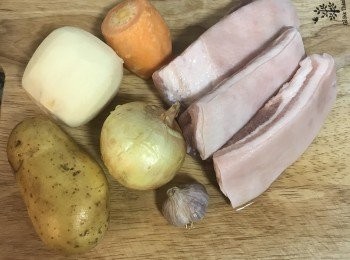 step1: 材料洗淨瀝乾，蓮藕削皮；