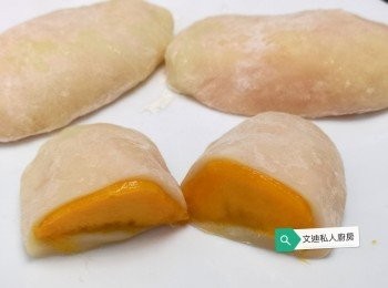 step4: 如喜歡椰香味，水改為椰漿100克加鮮奶100克，合共200克