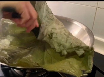 step7: 膏蟹洗淨，切件放飯上