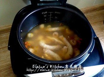 step5: 用高速鍋製作時間只需約45分鐘 (如用明火 , 先用中火煲30分鐘後 , 蓋上蓋轉用慢火煲2小時)