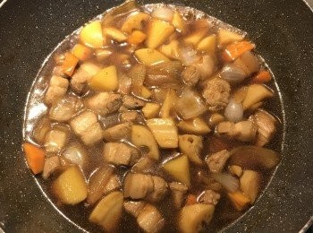 step8: 加入2杯水，大火煮滾；