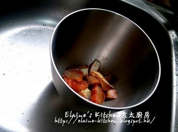 step1: 魚腩切件放入大碗內 , 先加入咖哩粉拌勻靜待10分鐘