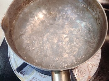 step2: 另煮定一大鍋熱水。