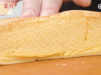step16: 待時間運轉結束即可，可用牙籤戳入中央檢視麵糊狀況。
Check if the cake is well cooked with a tooth pick