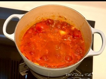 step6: 義大利青櫛瓜、黃櫛瓜和茄子切片，如圖一層一層的排列好