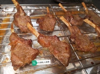 step2: 中途反一次羊架，因每份羊架厚度不同，後半段烤焗時間，請自行目測效果。