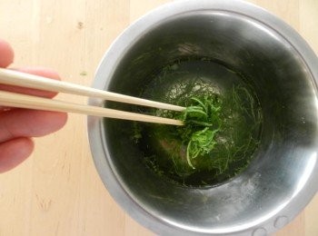 step5: 浸泡入水中去除其苦澀味
