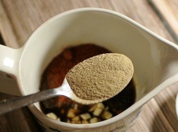 step1: 除了白芝麻和蔥花, 先將所有調味料撈勻
