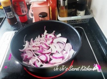 step3: 炒香紫洋蔥