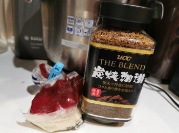 step1: 先準備好即溶咖啡粉和砂糖
